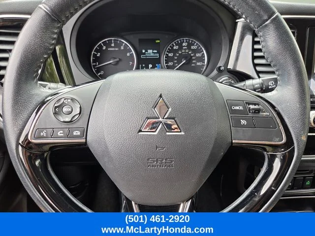 Used 2020 White Mitsubishi SE image 30
