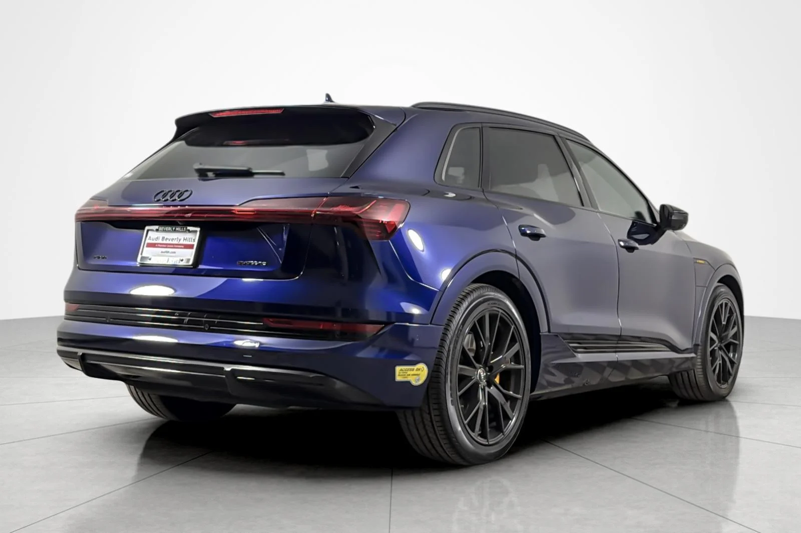 Used 2022 Navarra Blue Metallic Audi Chronos quattro image 5