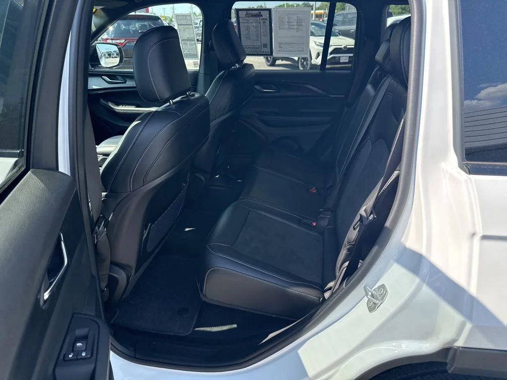 Used 2025 White Jeep Altitude X image 12