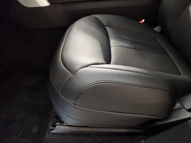 New 2026 Santorini Black Metallic Land Rover SE - P530 LWB 7 Seat image 37