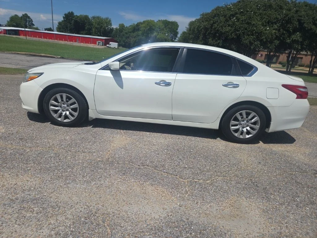 Used 2017 White Nissan 2.5 S image 7