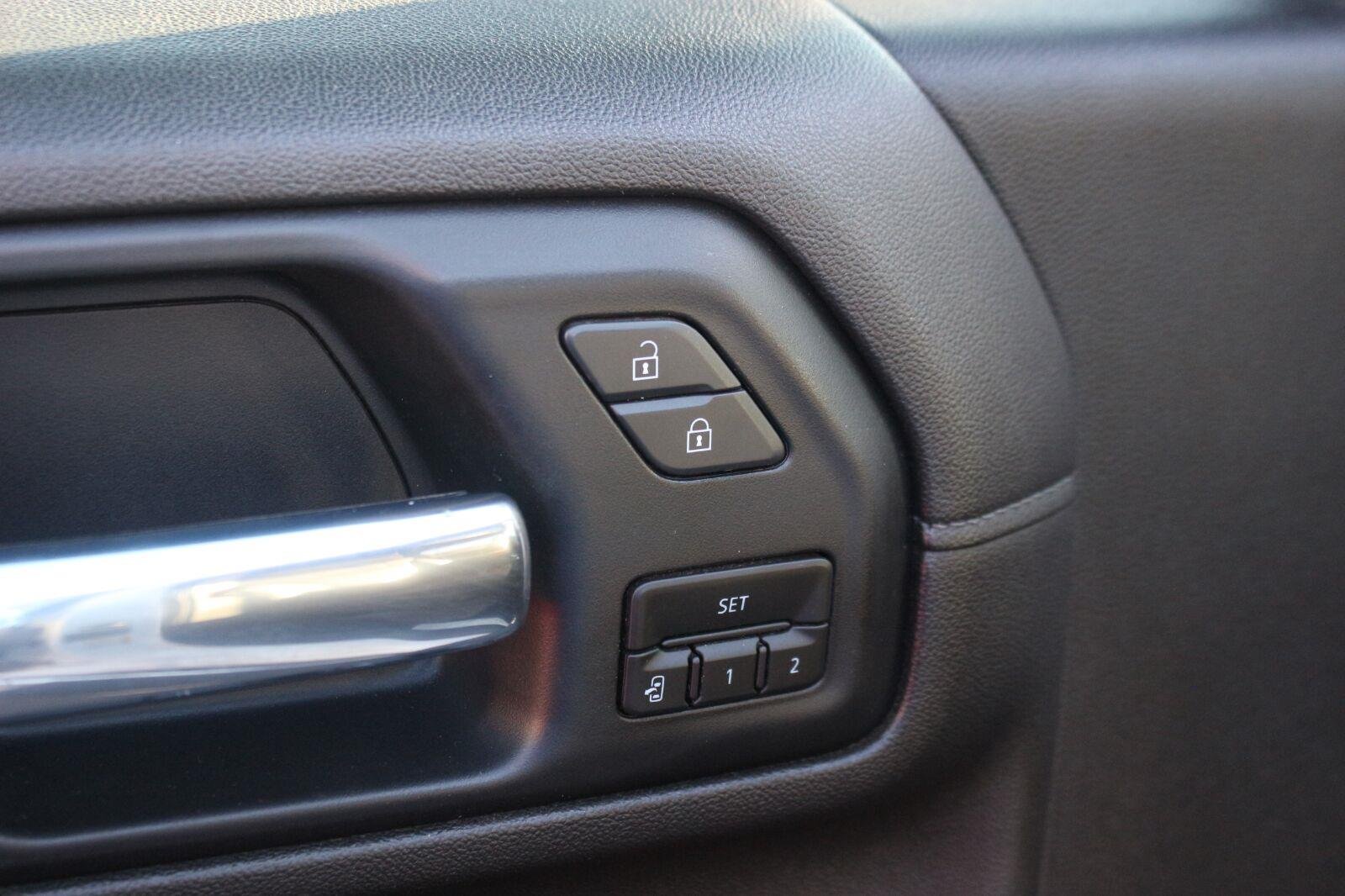 Used 2021 SUMMIT WHITE Chevrolet High Country image 15