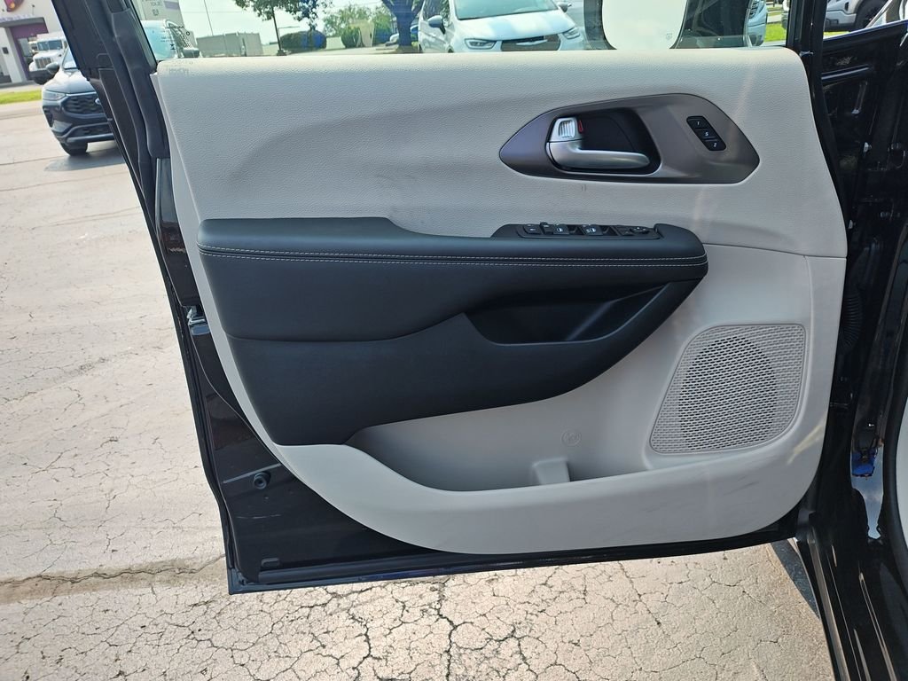 Used 2024 Black Chrysler Touring L image 12