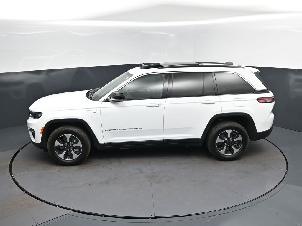 Used 2024 White Jeep 4xe image 32