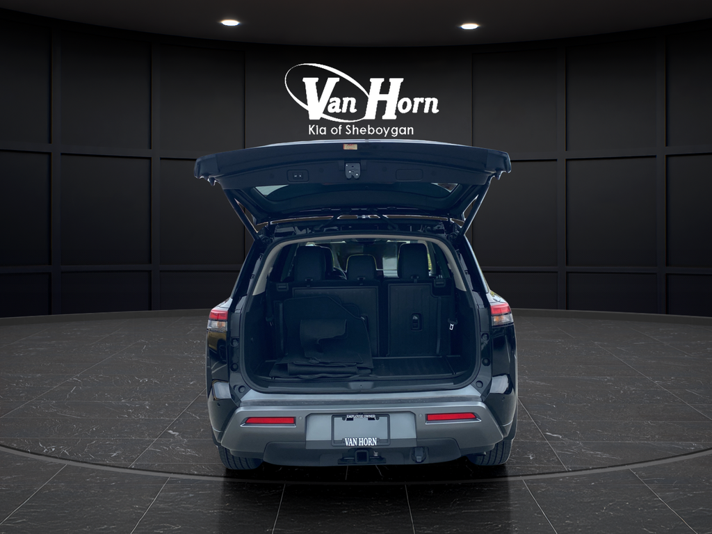Used 2026 Super Black Nissan Platinum image 9
