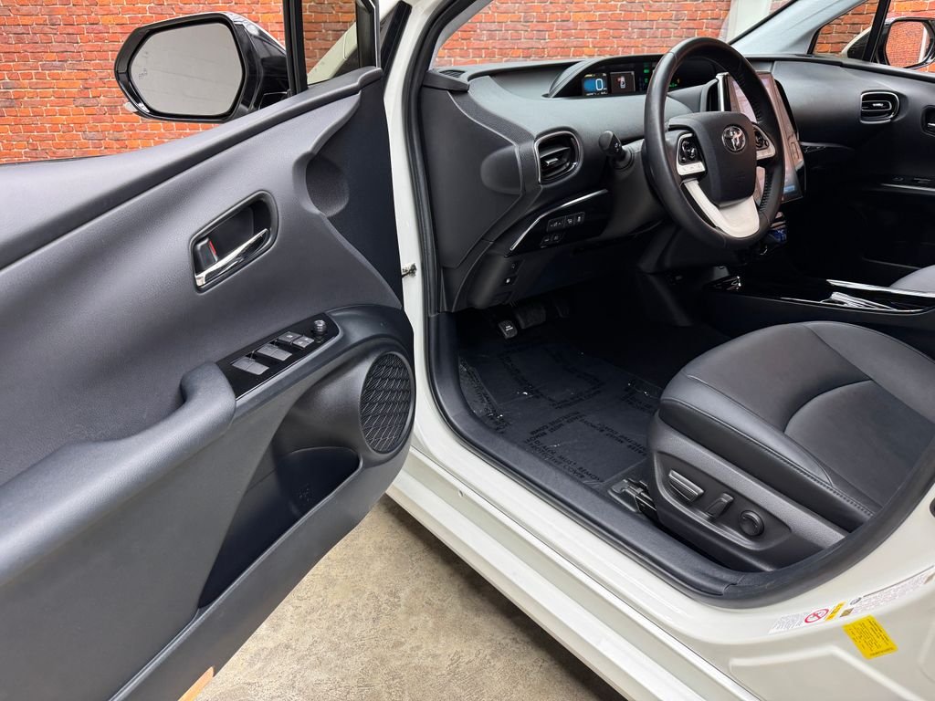 Used 2019 White Toyota Advanced image 8