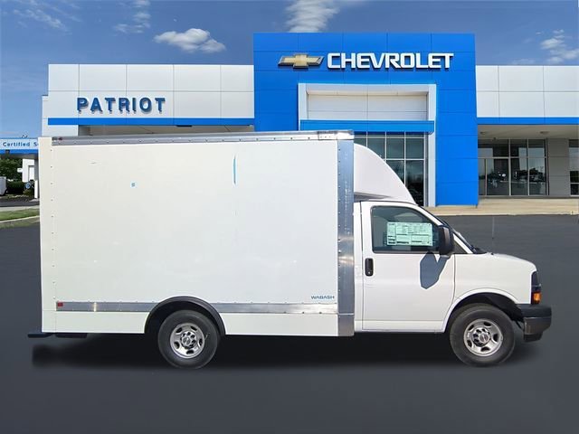 New 2025 Summit White Chevrolet 1WT image 4