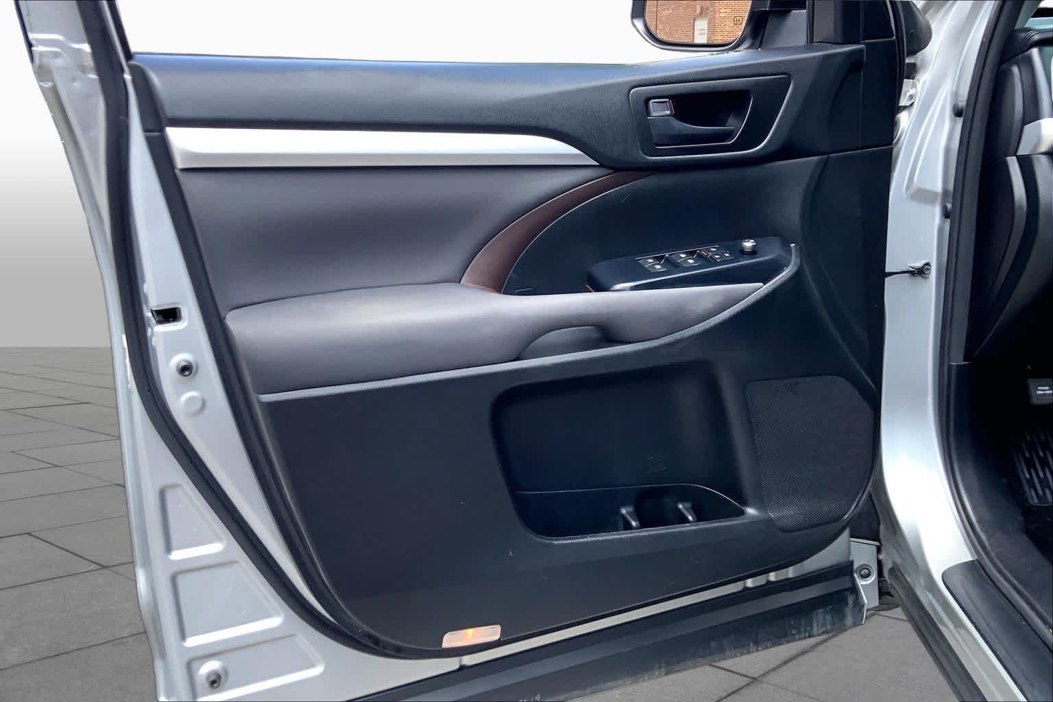 Used 2017 Celestial Silver Metallic Toyota LE image 20
