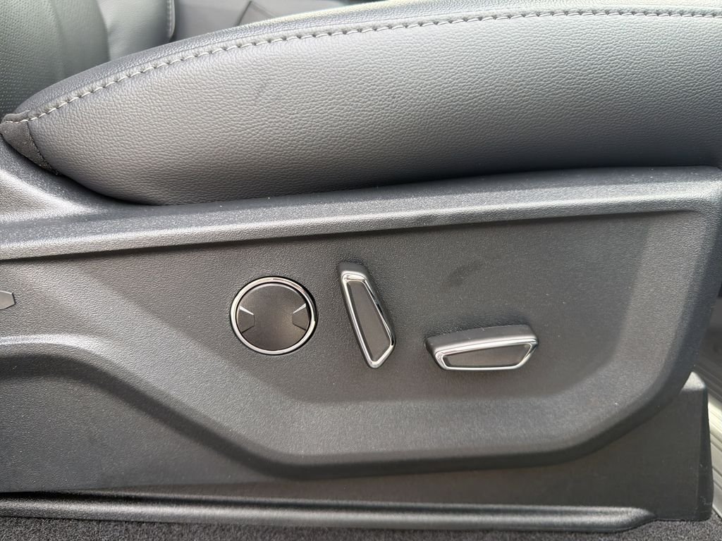 New 2026 Agate Black Metallic Ford Lariat® image 23