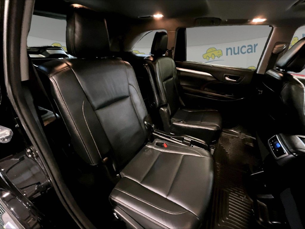 Used 2017 Black Toyota XLE image 16