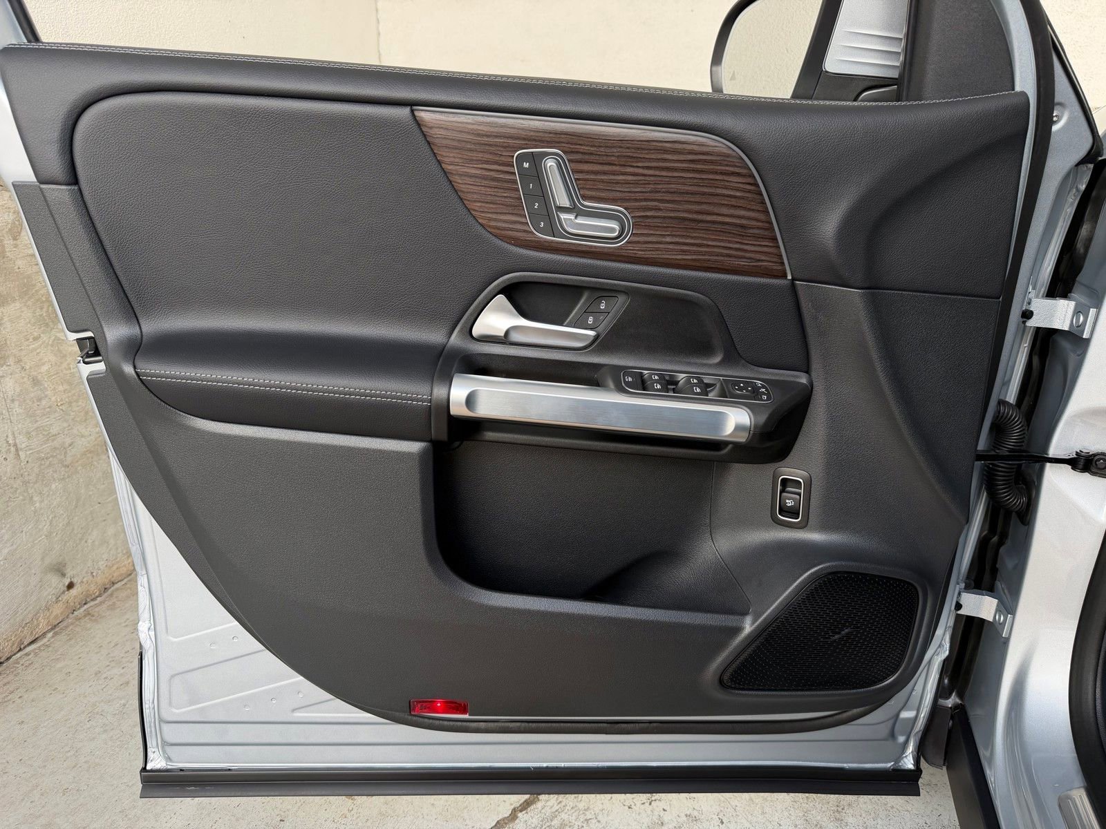 New 2026 Cirrus Silver Metallic Mercedes-Benz GLB 250 image 38