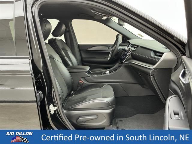 Used 2023 Diamond Black Crystal Pearlcoat Jeep Altitude image 25