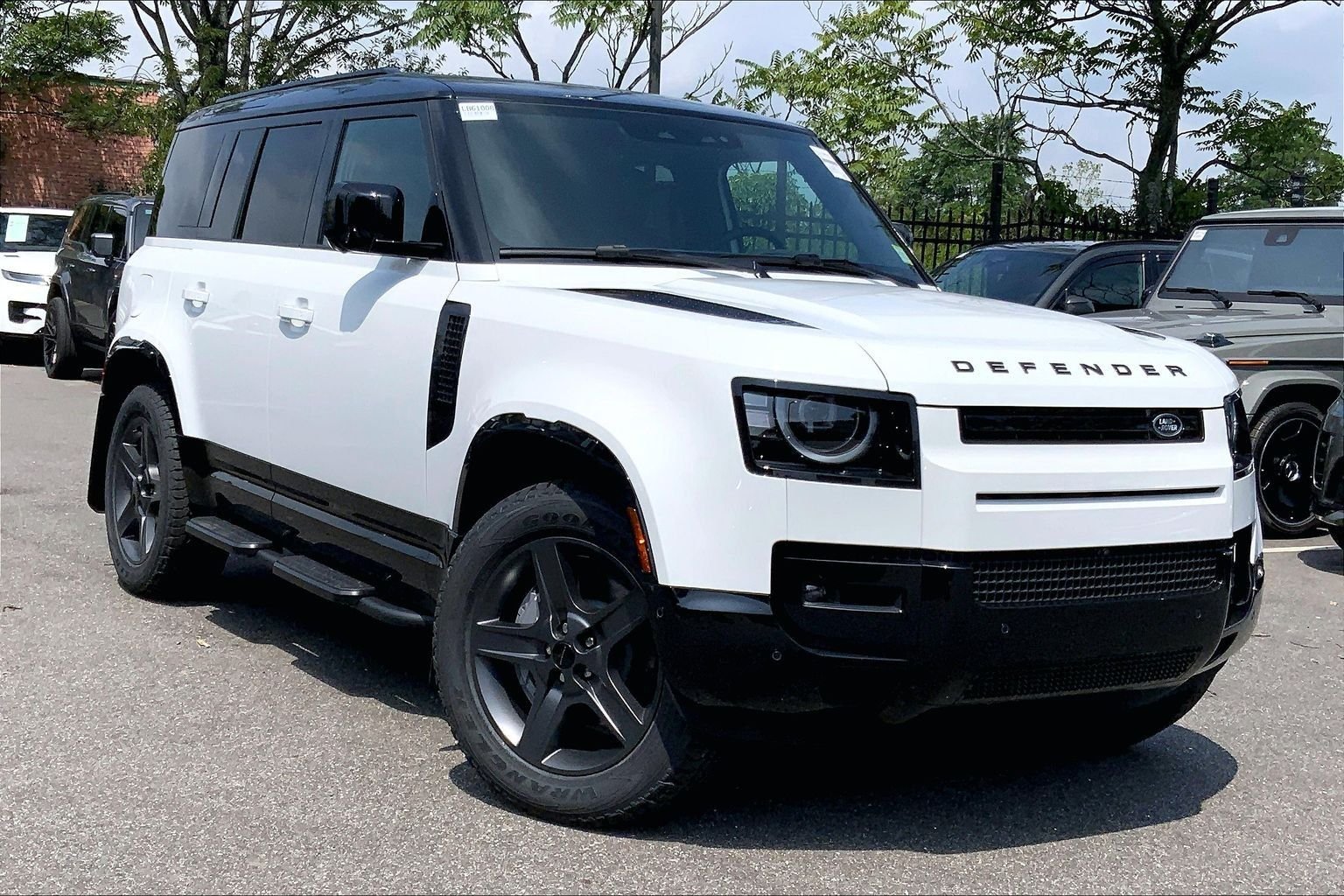 New 2026 Fuji White Land Rover X-Dynamic SE image 2