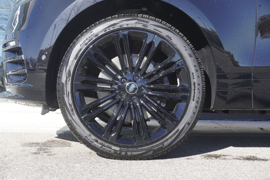 New 2026 Santorini Black Land Rover Dynamic SE image 31