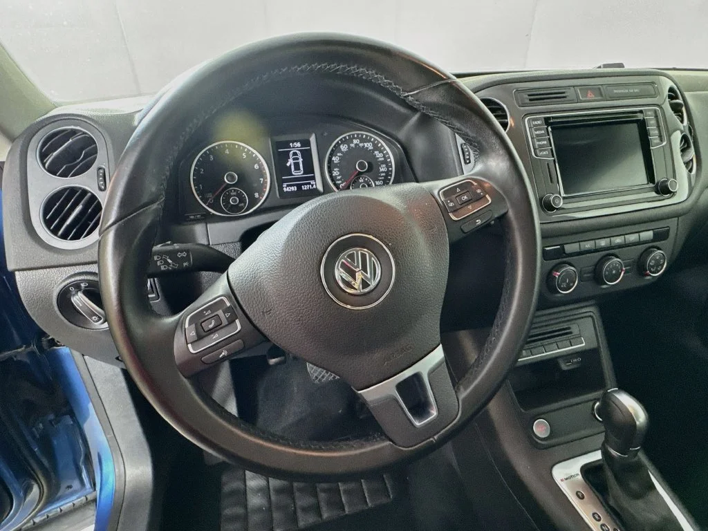Used 2018 Blue Volkswagen 2.0T image 11