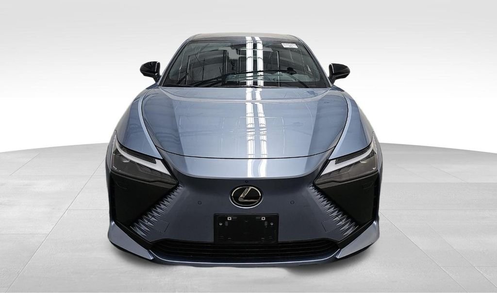 Used 2023  Lexus 450e Premium image 4