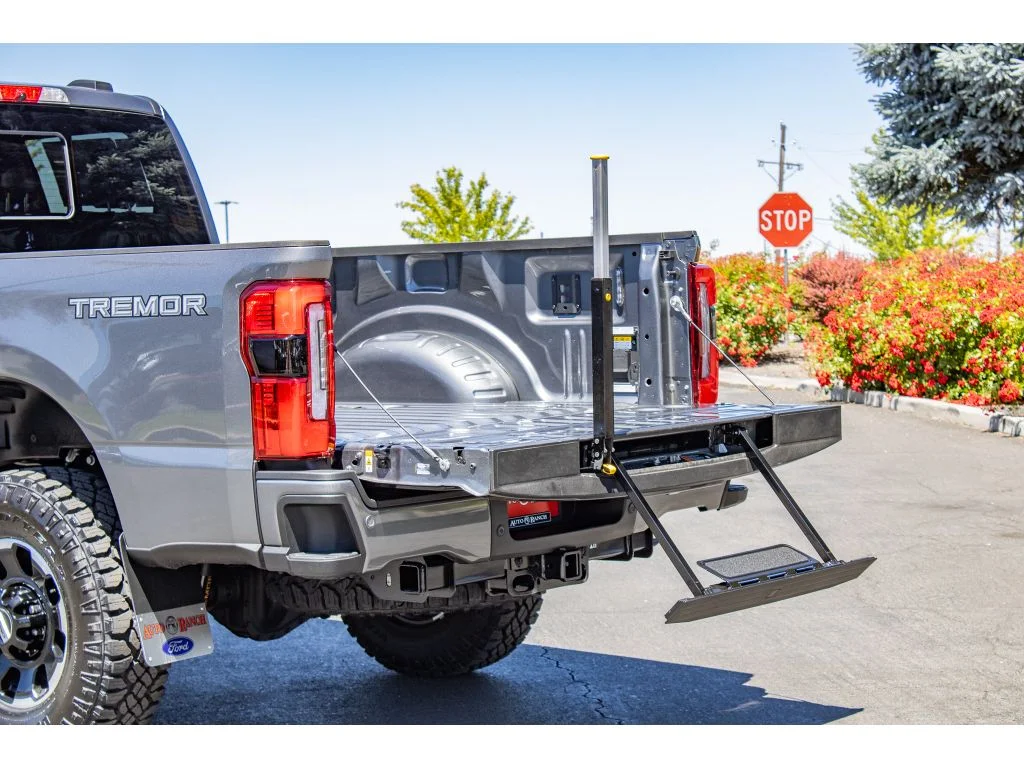 New 2026 Carbonized Gray Metallic Ford Platinum image 15