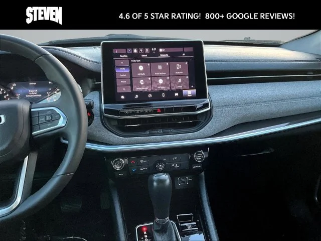 Used 2024 Silver Jeep Latitude image 10