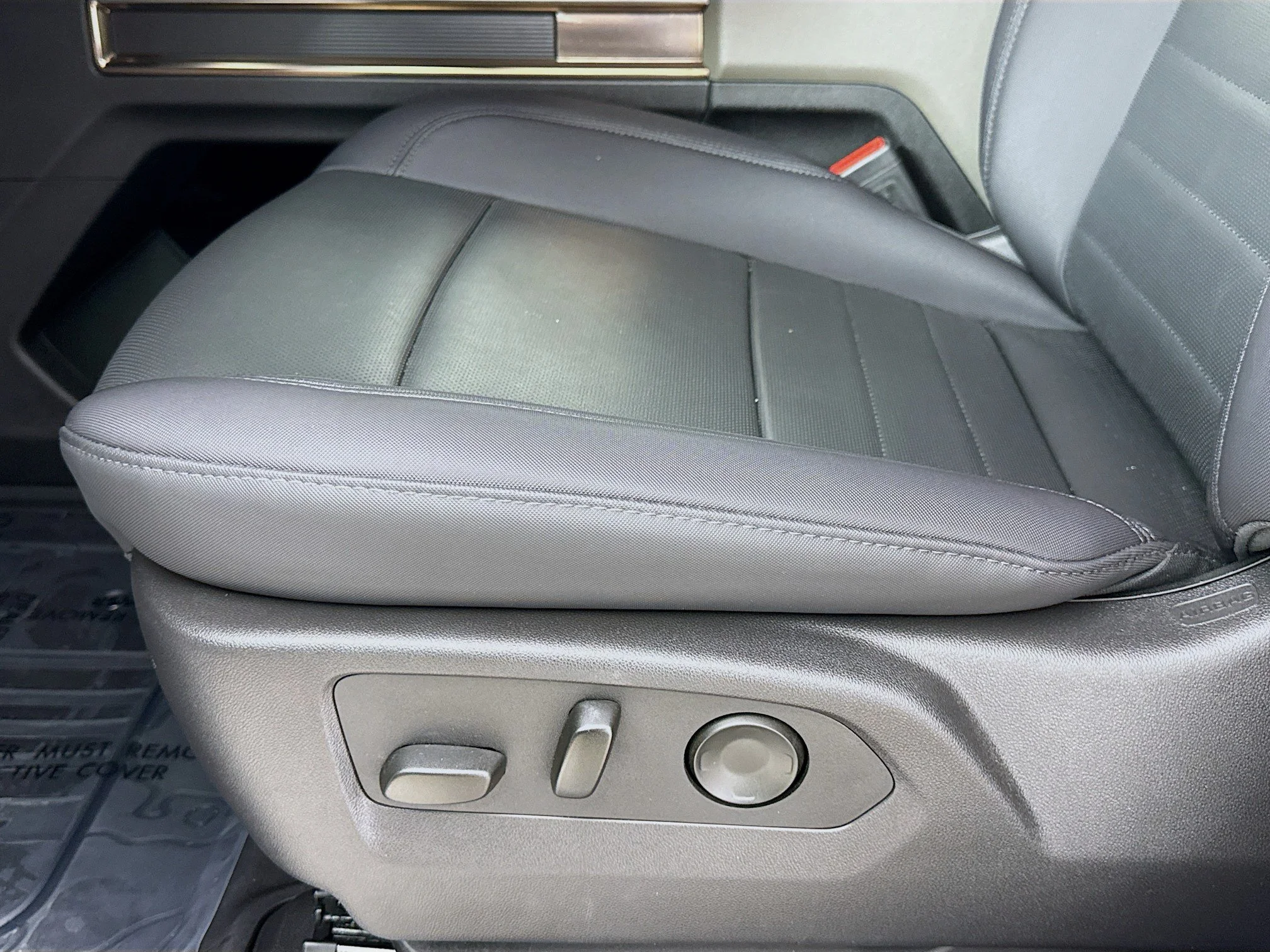 Used 2025 Interstellar White GMC 2X image 22