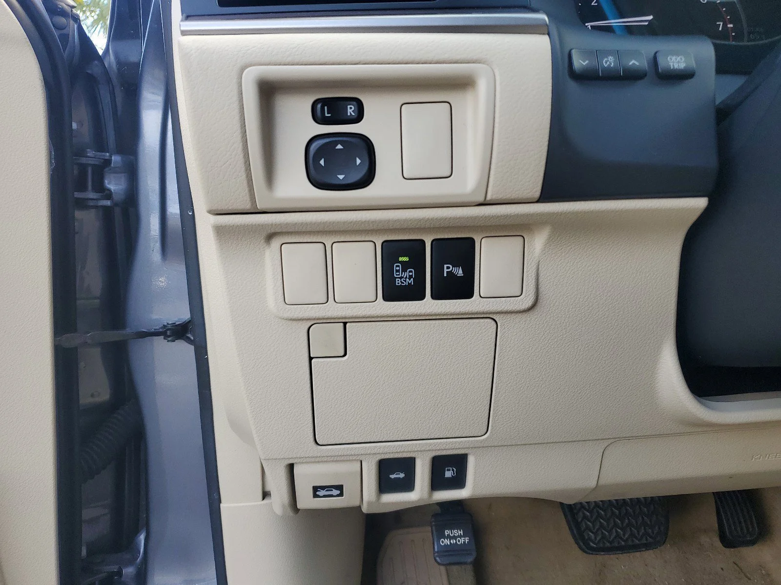Used 2014  Lexus  image 13