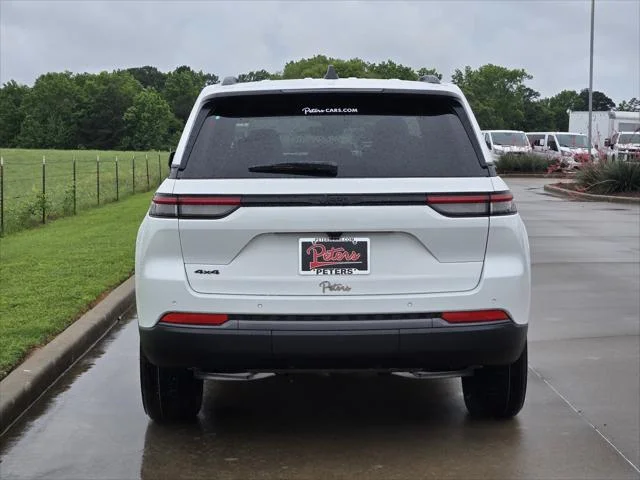 New 2026 Bright White Clear-Coat Exterior Paint Jeep Altitude image 4