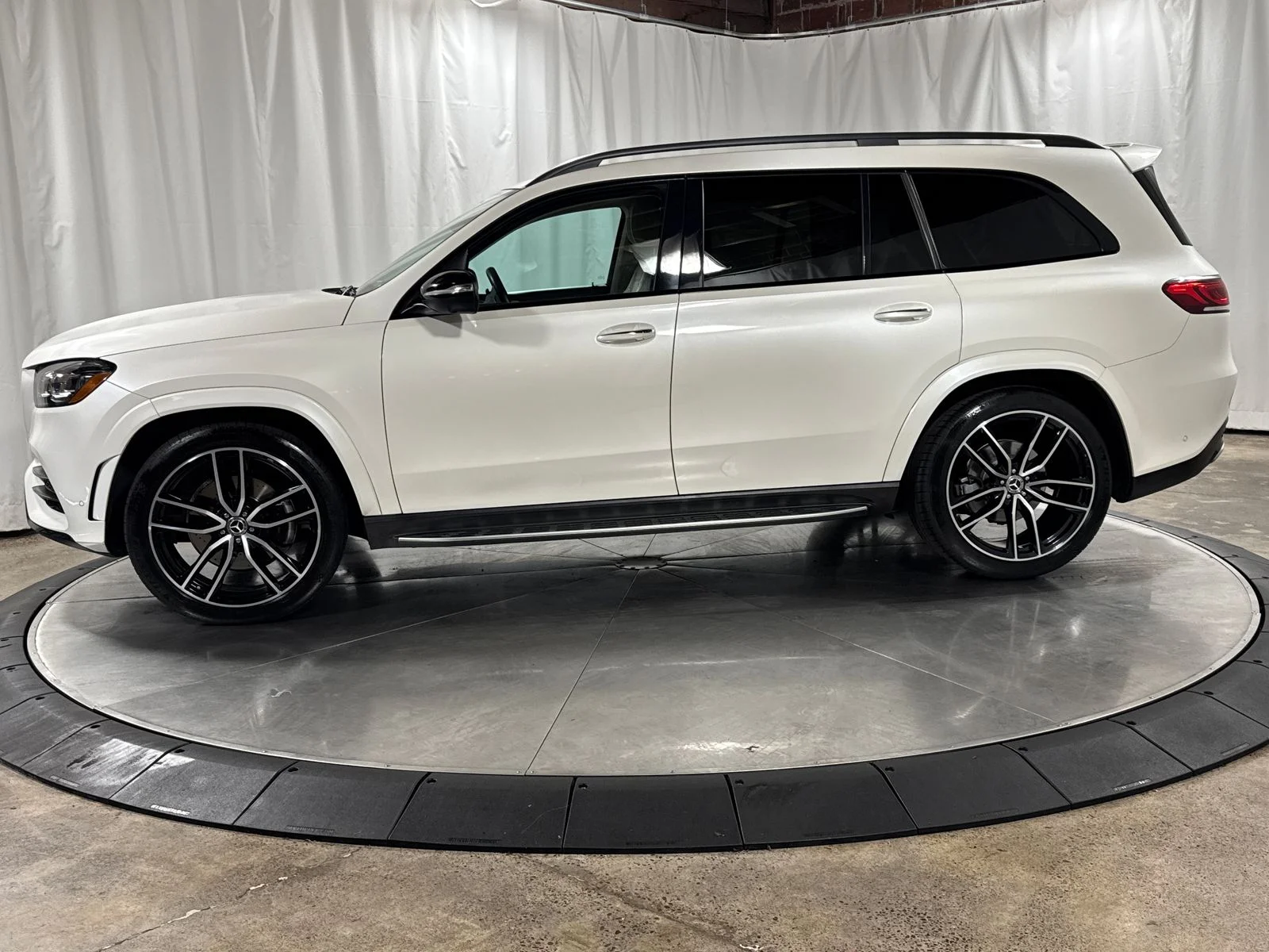 Used 2020 White Mercedes-Benz GLS 580 4MATIC® image 6