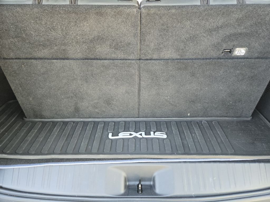 Used 2024  Lexus 550 Luxury+ image 32