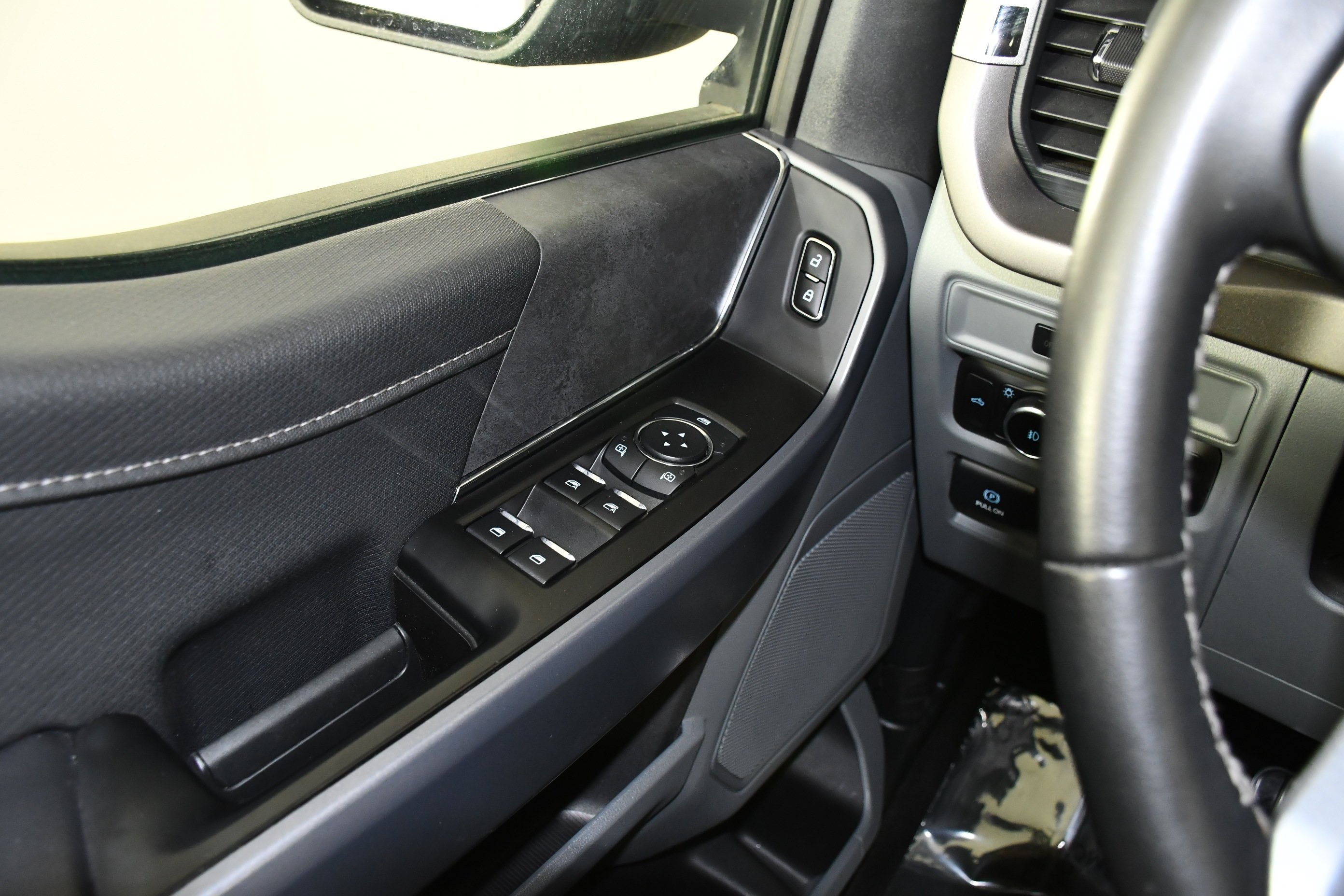 Used 2025 Black Metallic Ford XLT image 33