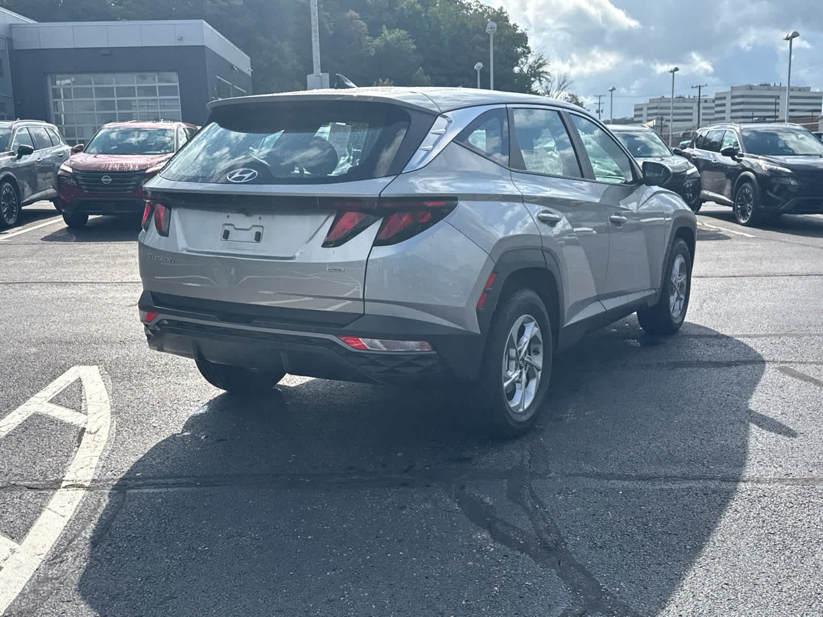 Used 2024 Shimmering Silver Hyundai SE image 5