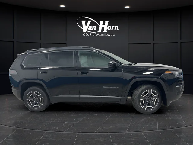 New 2026 Diamond Black Crystal Pearl-Coat Exterior Paint Jeep Limited image 8