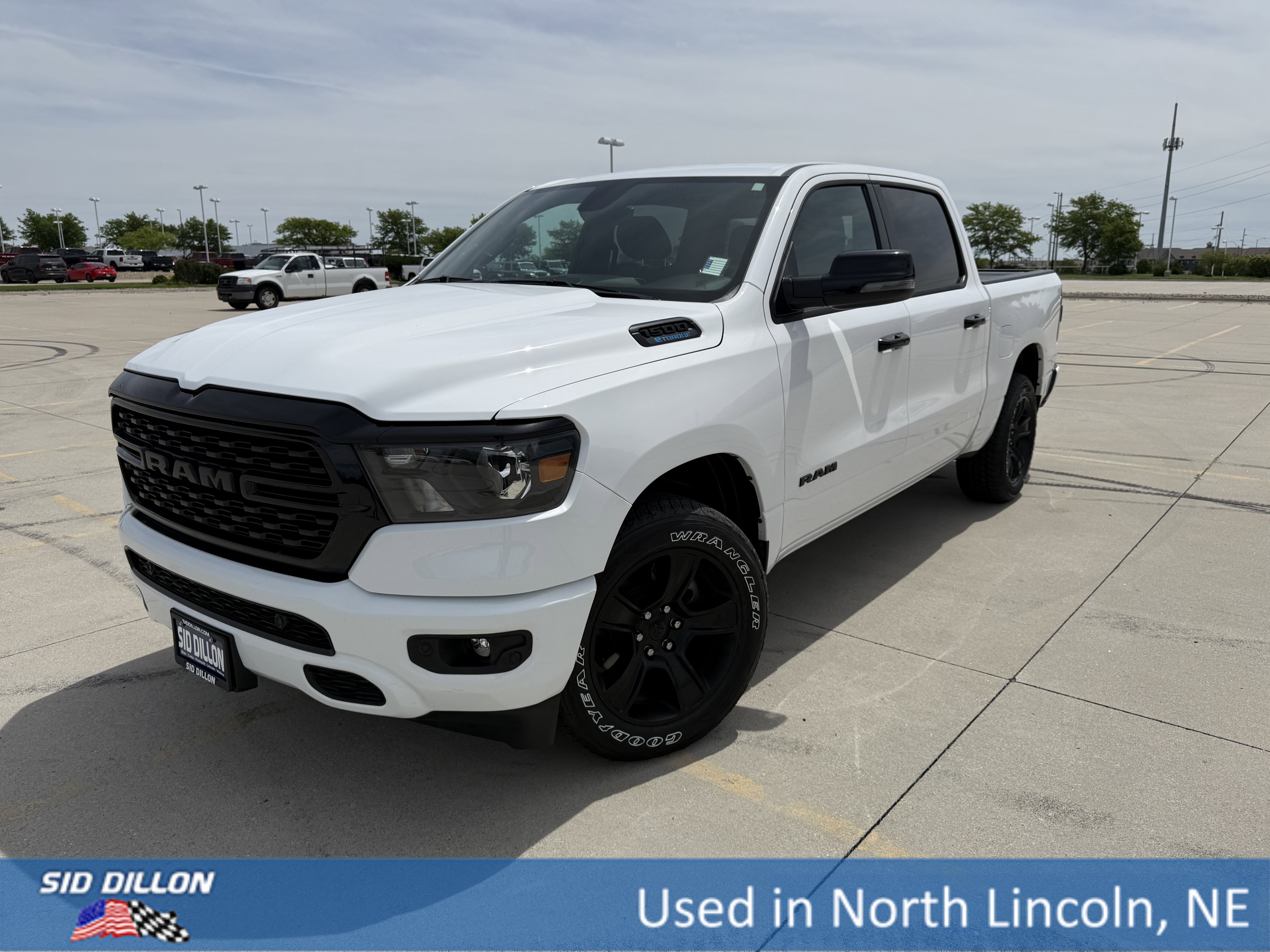 2023 RAM 1500 Big Horn/Lone Star 4x4 Crew Cab 5'7's photo