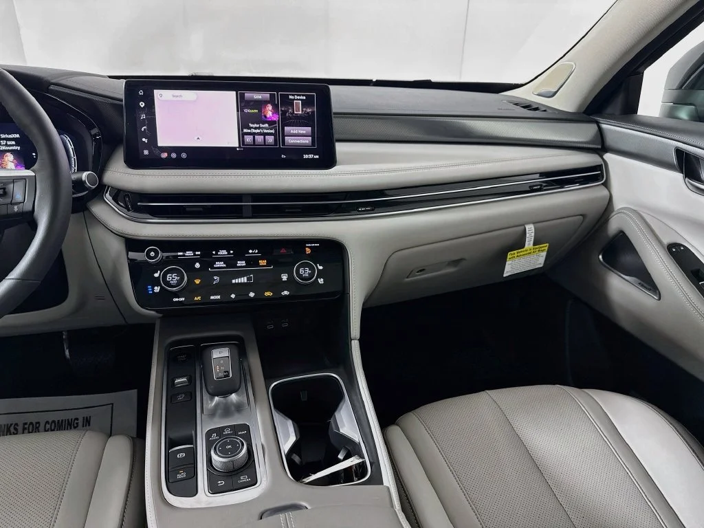 Certified Used 2026 Green INFINITI LUXE image 32