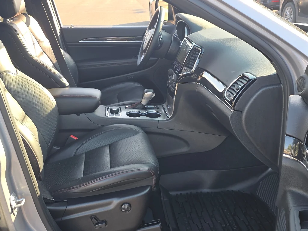 Used 2020 Billet Silver Metallic Clear Coat Jeep Trailhawk image 20