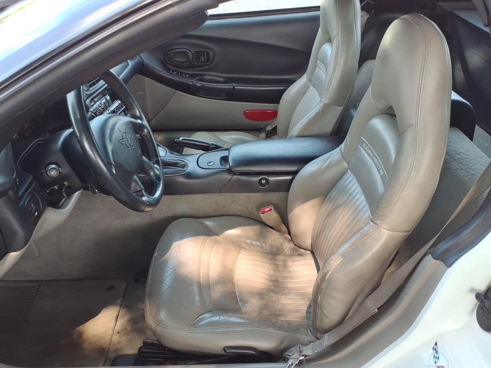 Used 1997 Arctic White Chevrolet  image 10