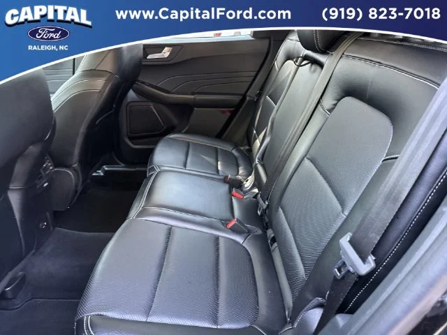 Used 2022 Black Ford SEL image 18