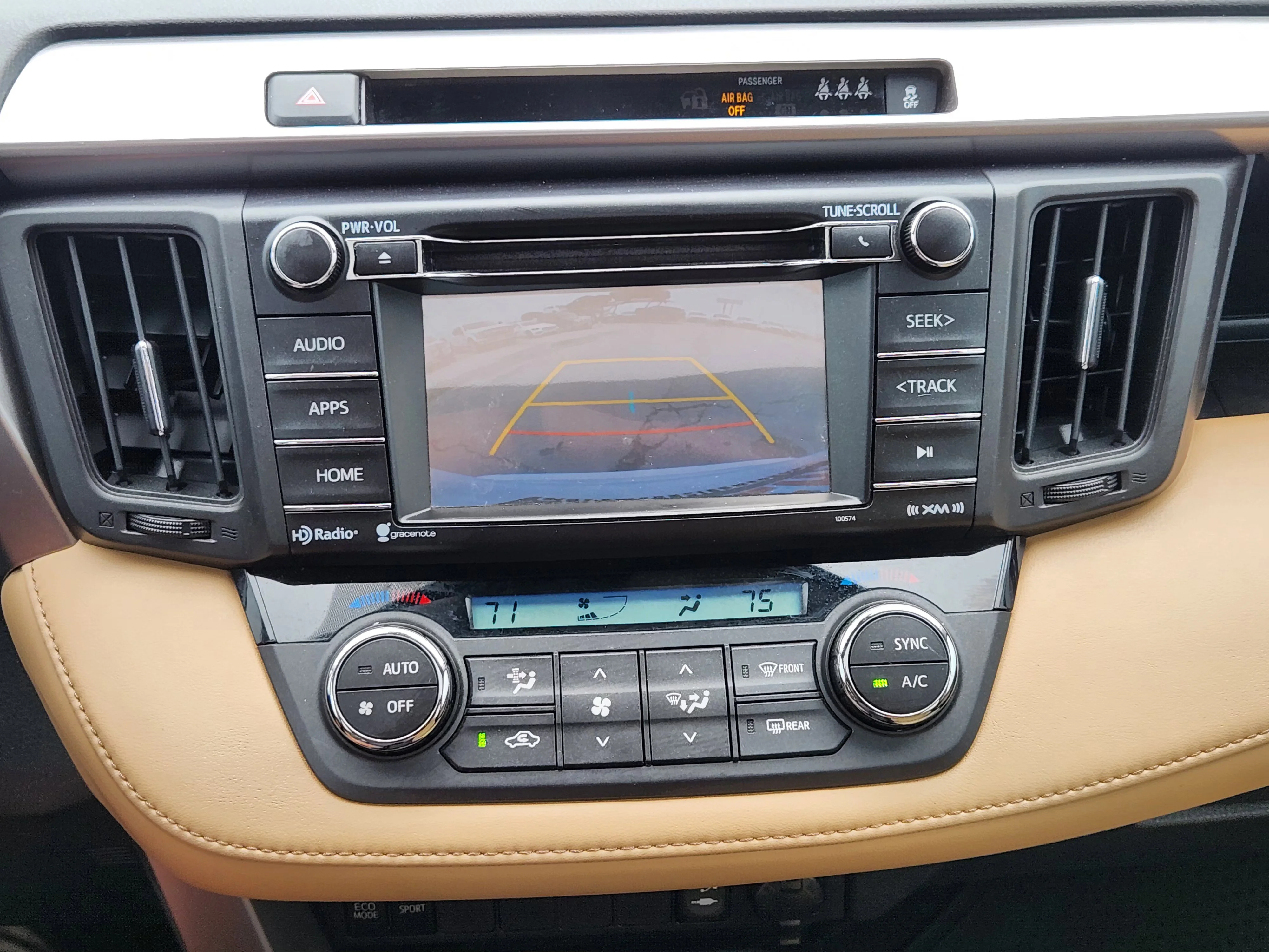 Used 2017  Toyota XLE image 17