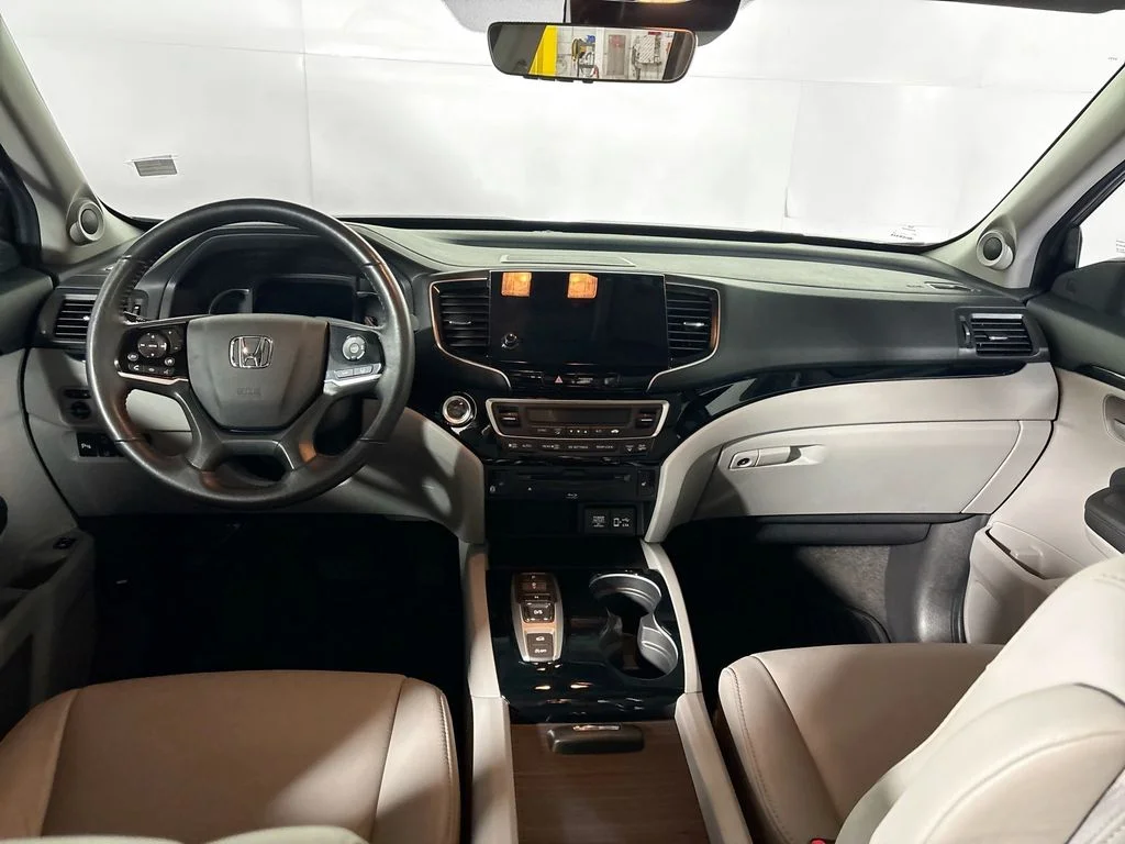 Used 2021  Honda Touring image 12