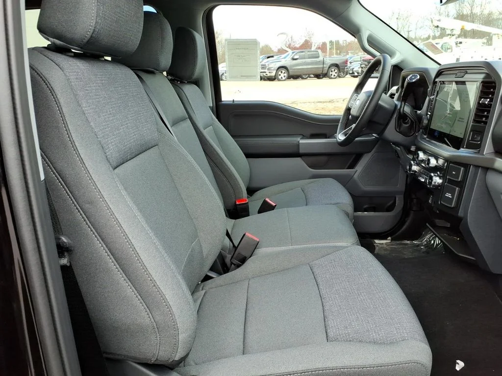 New 2026 Agate Black Metallic Ford XLT image 12