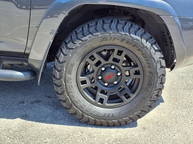 Used 2022 Gray Toyota SR5 Premium image 10