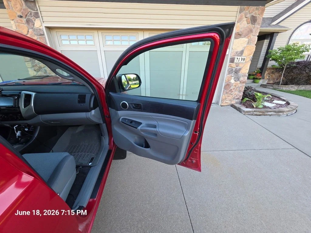 Used 2015 Red Toyota Base image 22