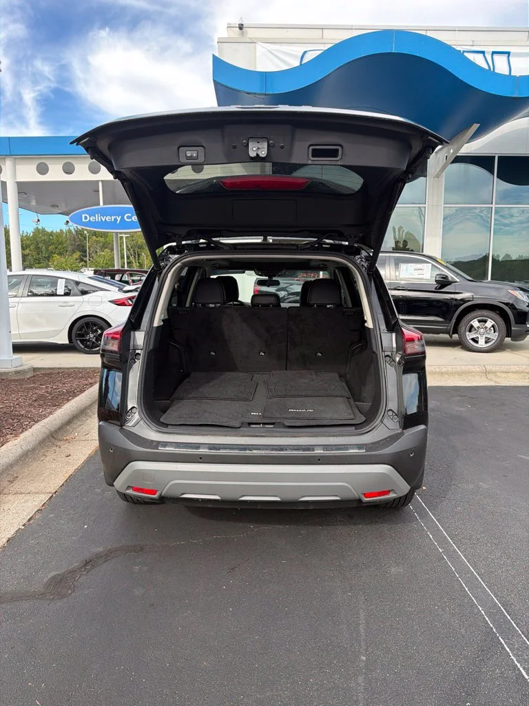 2023 Nissan Rogue SV SUV Slide 6
