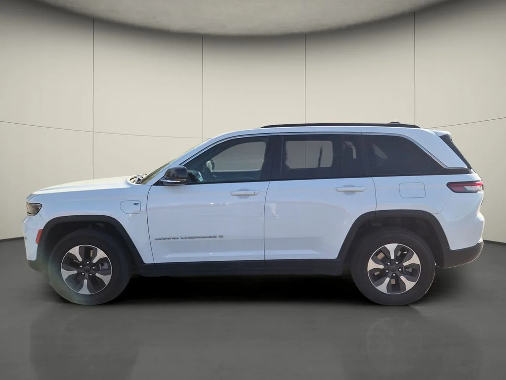 Used 2024 White Jeep 4xe image 4