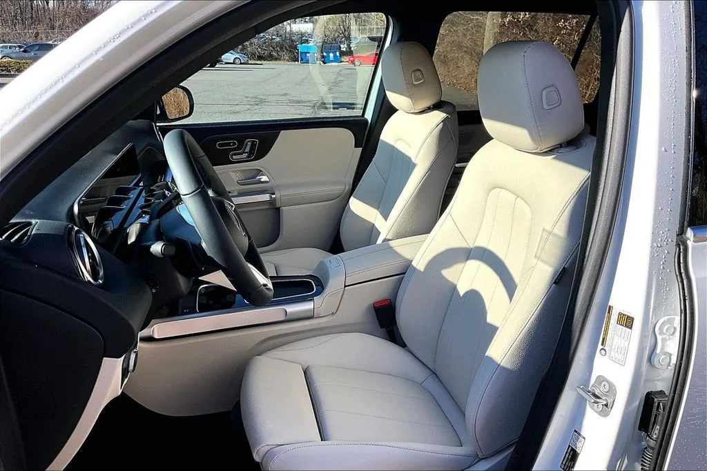 New 2026 White Mercedes-Benz GLB 250 image 9