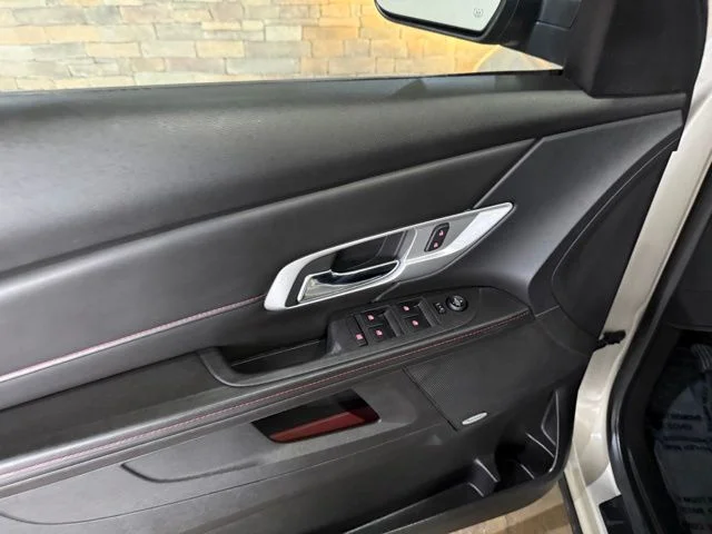 Used 2014 Champagne Silver Metallic GMC SLT-1 image 12
