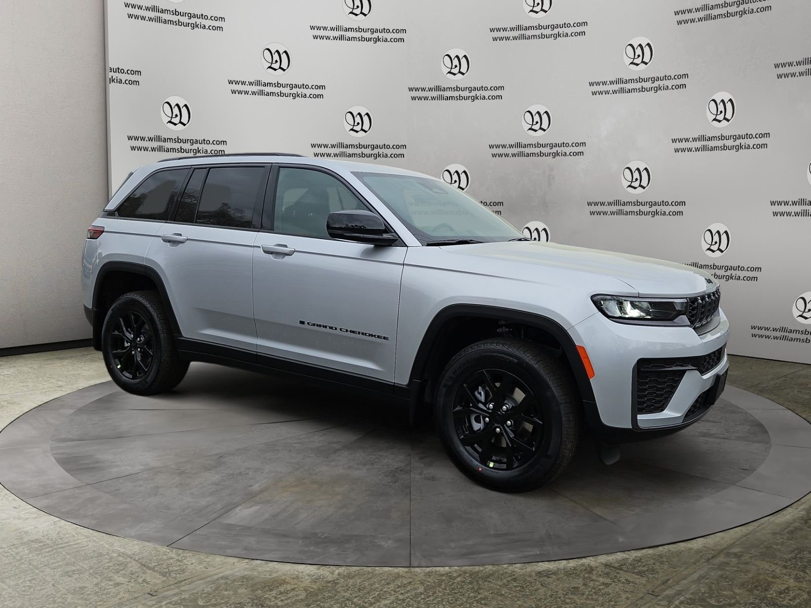 New 2026 Silver Zynith Exterior Paint Jeep Altitude image 7