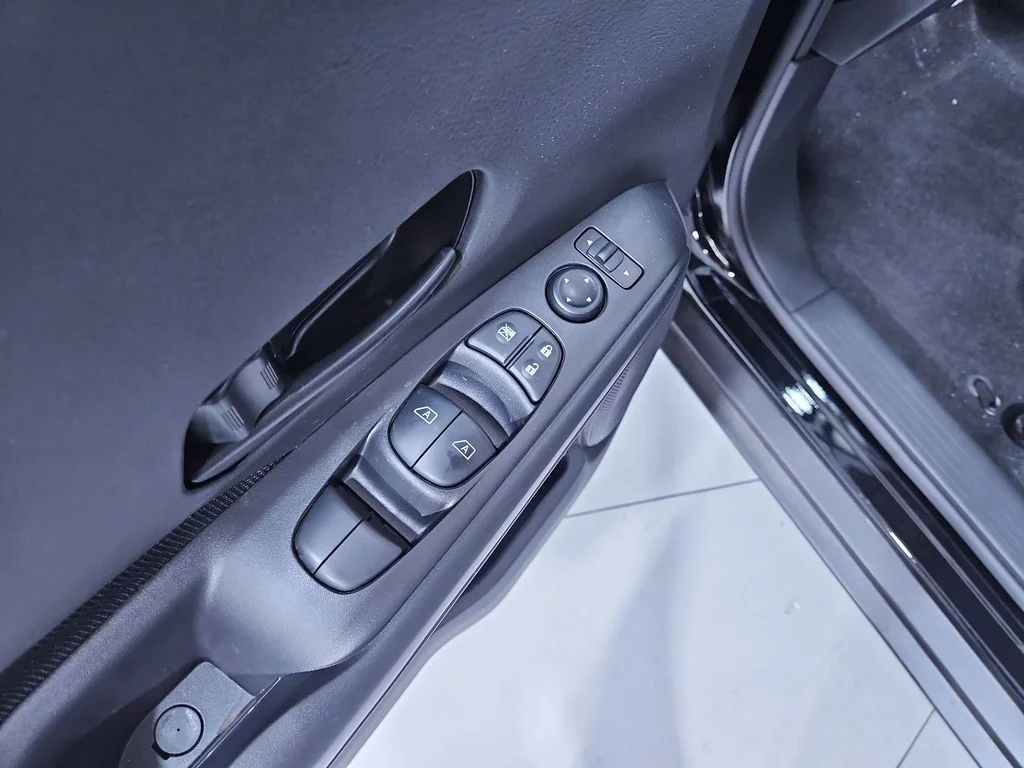2025 Nissan KICKS PLAY Base - Photo 12