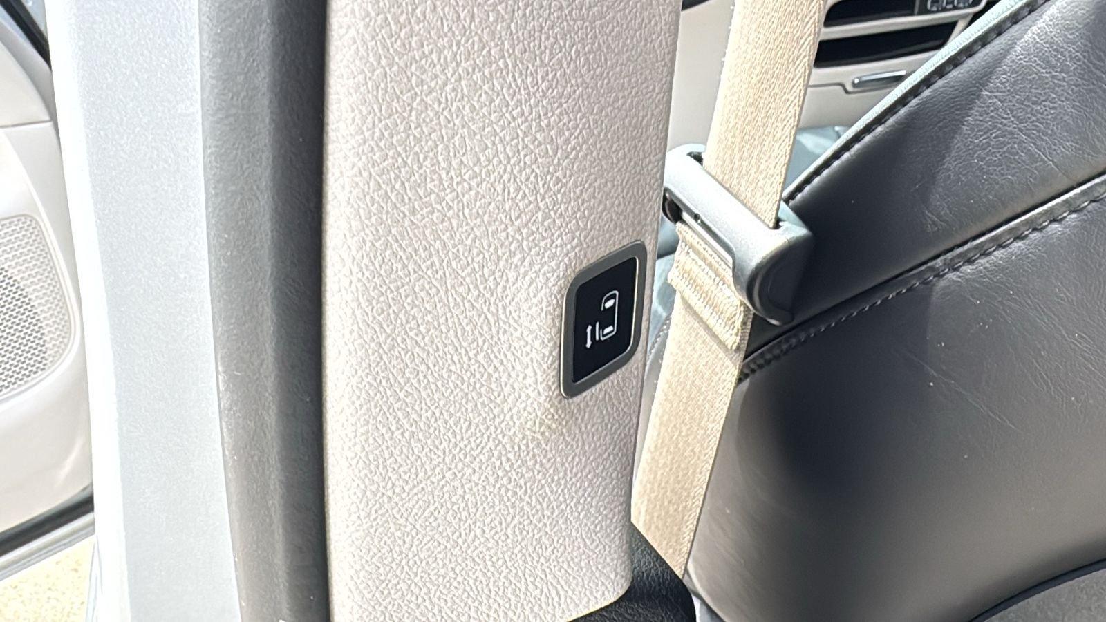 Used 2024 Silver Chrysler Touring L image 30