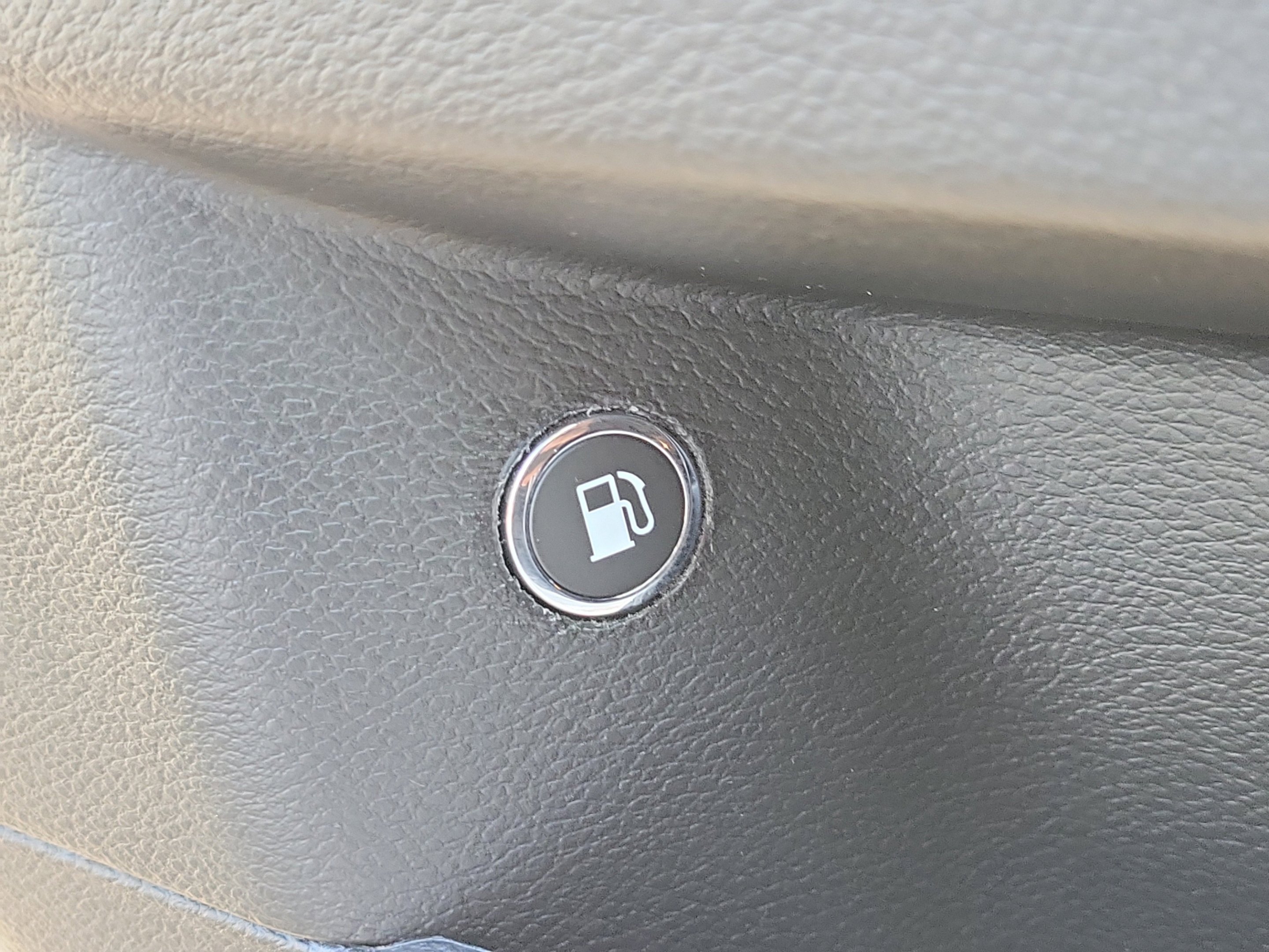 Used 2022 Bright White Clearcoat Chrysler Touring image 23