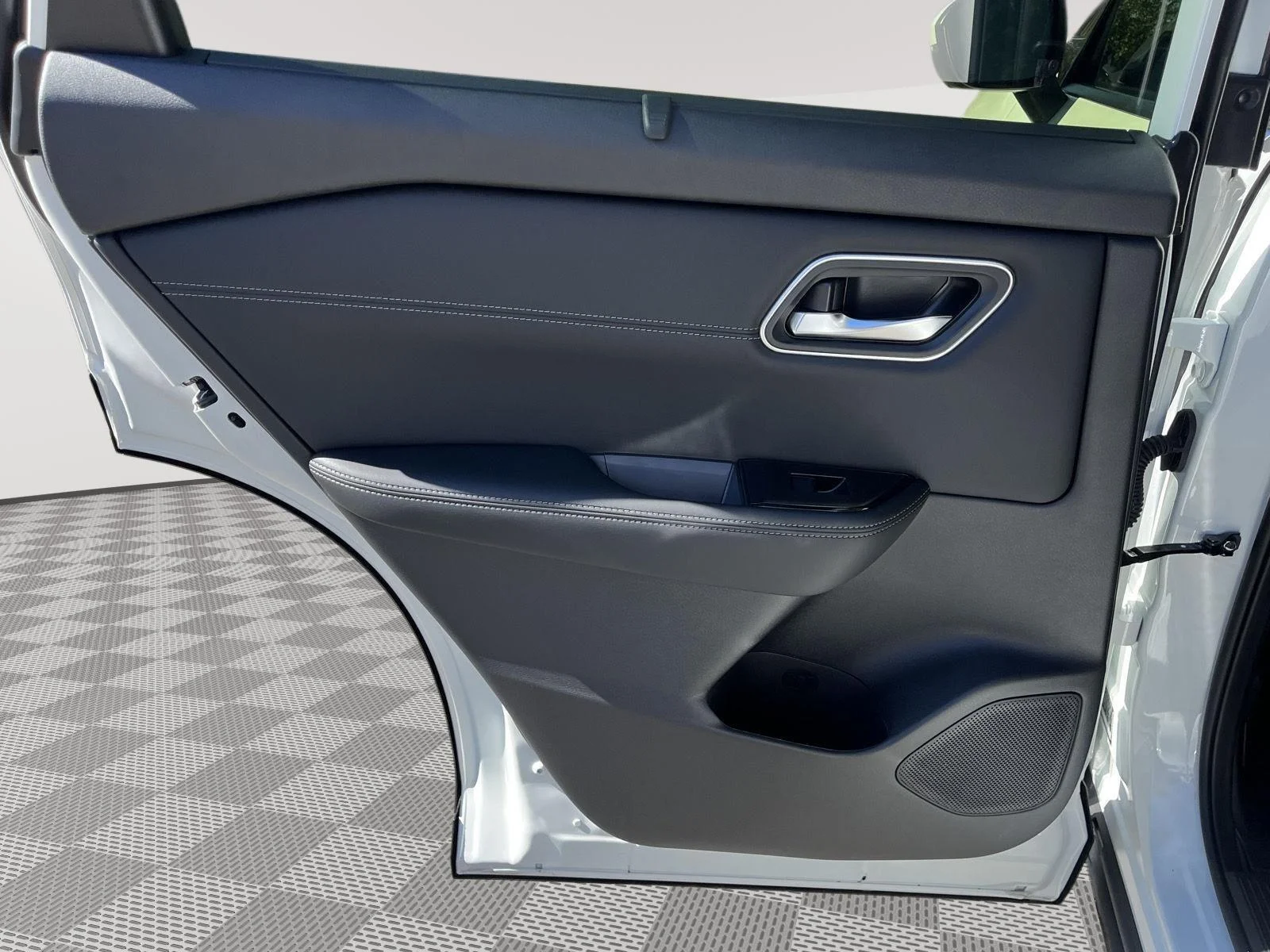 New 2026 Everest White Pearl TriCoat Nissan Platinum image 11