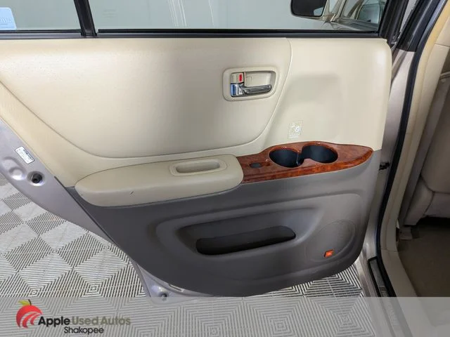 Used 2006 Gold Toyota Limited image 38